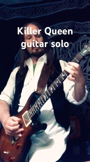 Playing the the guitar solo in Killer Queen, using a Ditto looper pedal. Much respect to Brian May.