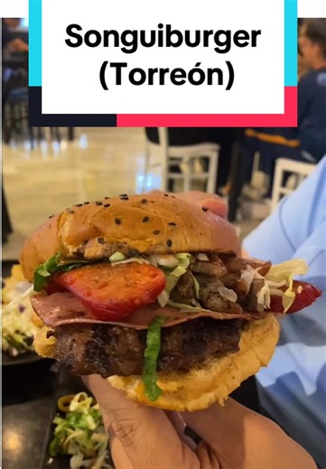 Deliciosa hamburguesa Tortillon mar y tierra en Torreón