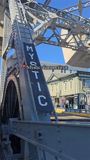 Save these ideas for your next cozy weekend getaway! 📍 Woodstock, Vermont- you'll find covered bridges, historic buildings, walkable town, farm visits, scenic drives 📍 Mackinac Island, Michigan- No cars allowed! Take a ferry to this island and you'll find cozy stays, beautiful views of Lake Huron, shops, bike trails, and so much more! 📍Bar Harbor, Maine- you'll find cozy shops, whale watching cruises and it's minutes from Acadia National Park 📍 Mystic, CT- you'll find quiet streets, historic