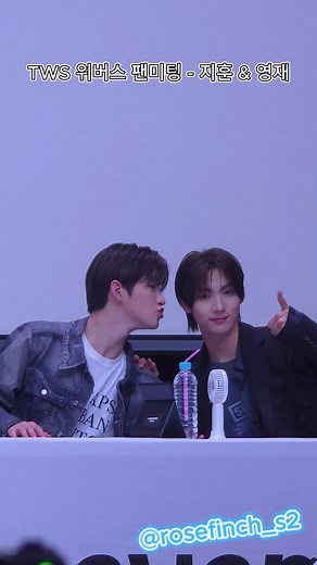 투어스 팬사인회에서의 지훈 & 영재의 모습