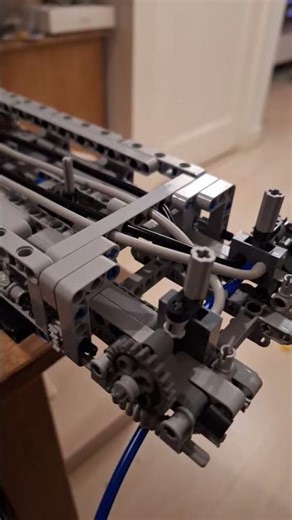 Building Mould King 19015T: motorized pneumatic switching done!