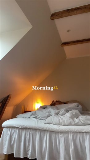 Olivia Baastrup (@olivia.baastrup) - Cozy Morning Routine in a Charming Bedroom