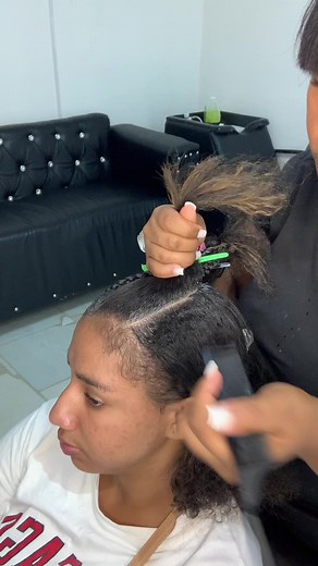 El ruido molestoso al hablar es el abanico sorry 🥲😅 #cola #colaalta