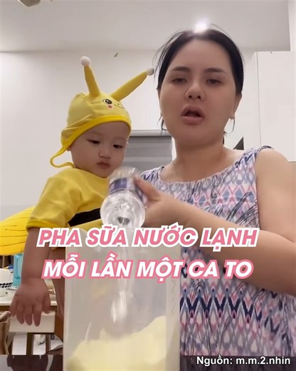 Mẹ bỉm nuôi con hệ “bụi đời", pha sữa bằng nước lạnh, ăn cháo với nước tương | YAN Kids