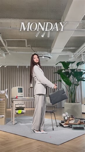 김혜진 𝐻𝑦𝑒 𝐽𝑖𝑛 on Instagram: "#광고 월화수목금 오피스 아웃핏! 일과 삶의 발란스를 맞춘 H&M Studio SS 25 컬렉션과 함께 했어요❤️‍🔥🎥 @hm #hm #hmstudio"