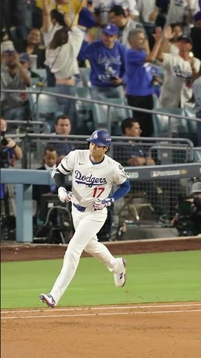 The home run, the bat flip, the crowd 🤌 #Postseason