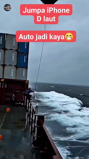 For you Kapal kontena hampir karam kontena jatuh ke laut #reels #fyp #foryou #today #kapalkontena #iphone #viral #kapalkontenakaram #sea | Ha Fiz Osman