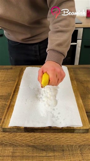 How to clean a burnt iron 🧼✨ #easy #iron #cleaning #trick