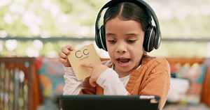 Alphabet Talking Child Laptop Elearning Studying 库存影片视频（100% 免版税）1105986787 | Shutterstock
