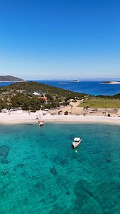 Blue Lagoon – Budikovac Island 💙 A slice of paradise near Vis — shallow crystal-clear water, vibrant turquoise shades, and a bright sandy seabed that feels almost unreal. Calm, peaceful, and perfect for switching off completely. Only reachable by boat, this lagoon shows some of the most striking blue tones in Croatia. Coming early or staying late is always worth it. ☀️ Discover the Blue Lagoon — and 1,000 more beach spots across Croatia — in our Beaches in Croatia App, launching soon. 📱 | Beac