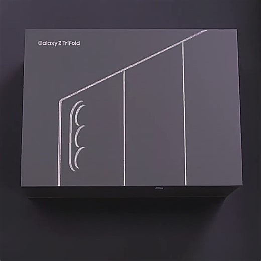 Samsung cooked apple again | TRIFOLD PHONE