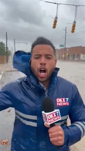 🌪 LIVE REPORTER ALMOST KNOCKED OVER in Oklahoma City #OklahomaCity #StormReport #USWeather