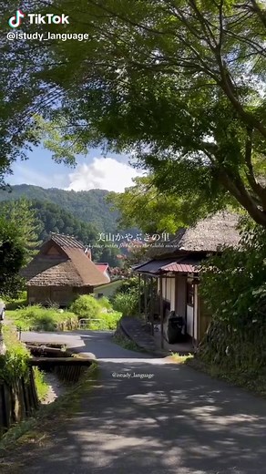 📍美山かやぶきの里 京都 / Miyama Kayabuki no Sato in kyoto 京都にある、まるで白川郷のような場所「美山かやぶきの里」ここには数多くのかやぶき民家が現存しており、国の重要伝統的建造物群保存地区に選定されています。あなたも日本の原風景に出会える美山町へ訪れてみませんか？