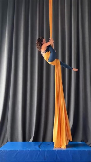 The Skill The Exercise The Wrap! Hands-Free Single Pencil ✨ ✏️ I’m a big believer in preparing with floor-based exercises before taking skills into the air. It helps your body engage more effectively and sets you up for success. Pencil drops, if landed in an arched position, can feel pretty jarring. Maintaining a strong hollow body position throughout is key, and not easy to hold, especially when your body is rotating with downward force! The Hollow Body block prep with a friend trying to steal 