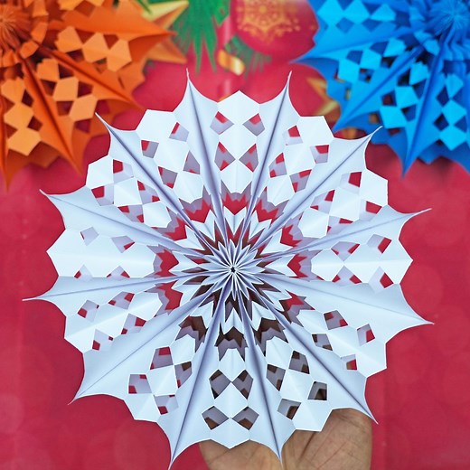How to make 3D snowflake out of paper. Amazing paper cutting snowflakes making instruction for christmas decoration. Beautiful xmas snowflake making tutorial. #Christmas #xmas #snowflakes #christmasdecor #christmas2024 | Creative Art & Craft Ideas