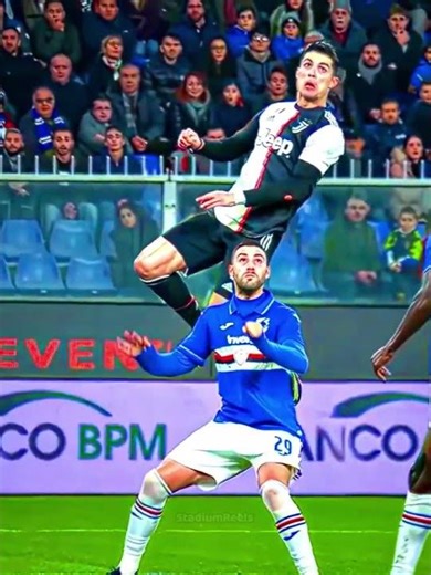 Ronaldo Header vs Sampdoria | The Man Who Jumped Higher Than The Crossbar 🤯 #Shorts
