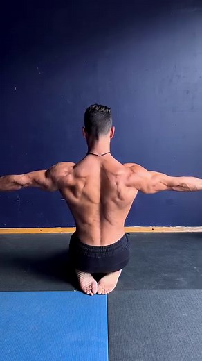 ✅ 3 things that improved my shoulder injury: As many of you know I dislocated both of my shoulders around 40 times each. It happened over the course of several years with the last one being 5 years ago. The movements where it happened the most were: incline bench press, pull-ups, overhead tricep extensions, and lands on the bar. Then, because of all the damage caused, it would happen even during sleep. I want to share what has helped me the most with the hope that it helps some of you: 1. Compou