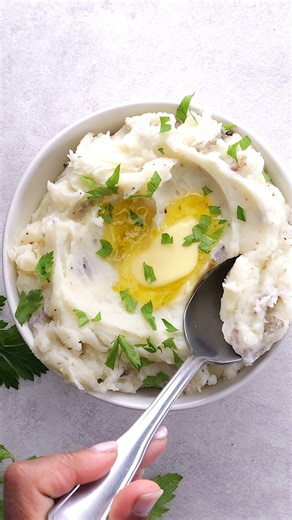 Have you ever tried making Mashed Potatoes in your Instant Pot? They're SO easy, and it'll save you time and space on your stove top! Find the recipe on our website or comment "recipe" below and we'll send it to your inbox! | Six Sisters' Stuff