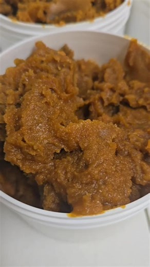 This is Batana Oil. Unrefined, powerful, and traditionally sourced — Liquid Gold Batana Oil brings dry, thinning hair back to life. Edges? Restored. Moisture? Locked in. Liquid Gold Glow guaranteed. 💛✨ | Liquid Gold Hair Products