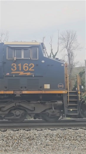 CSX M652 Switching Cars In Kingsport, TN. #csx #train #railroad