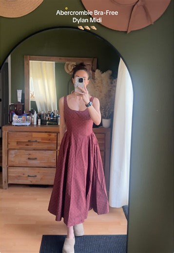 The bra-free collection really lives up to the hypeeeee! Abercrombie is really the moment, from denim, to basics, and cutie dresses?! I have been sleeping on @abercrombie & fitch.