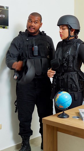 4.7M views · 85K reactions | Policía detiene a un anciano sin imaginar que su hijo es el general del ejército. | Dulce Lulú | Facebook