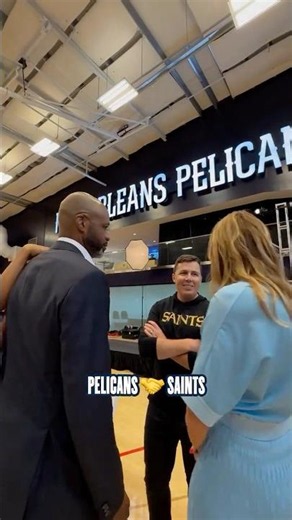 Jamahl Mosley greeted by Saints' Kellen Moore, Mickey Loomis ⚜️ #pelicans #nba