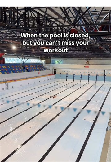 Probably shouldn't be a starts practice 🤣 📸: @Mr.Amphibia #swimmercheck #swimmerthings #swimmerproblems #swimmerlife