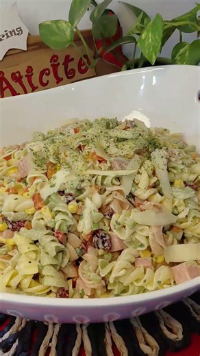 Ensalada de pasta tricolor con jamón 🥗🍄🍾 Unos segundos para motivarte a cocinar... #elajicito