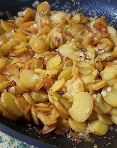 Mom's fried potatoes and onions made in a cast iron skillet is SO GOOD! Recipe in First Coʍmеոτ 👇 | Delish Recipes