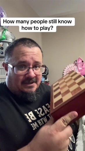 Metallic Chess Set: Play Anywhere with Style