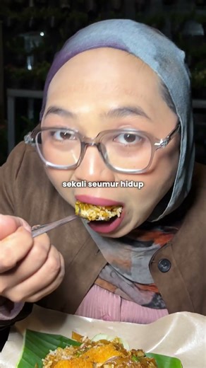 Salah satu nasi goreng terenak diBandung versi kita. Nasi goreng + kwetiau + chicken katsu cuma 24rb