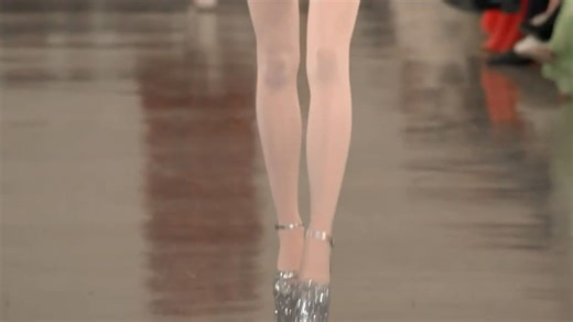 意大利女装品牌Giambattista Valli（詹巴迪斯塔·瓦利）2022年秋冬季秀场