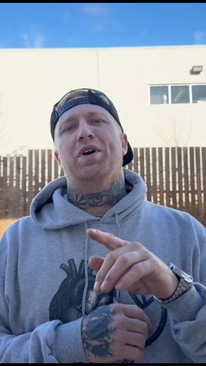 26 years ago, Limp Bizkit linked with Method Man and it changed everything. Most people don’t realize there were two versions of “N 2 Gether Now.” Fred Durst had one rough cut… then DJ Premier came in and rebuilt it from scratch. The drums, the scratches, the flow it became revolutionary. One of the hardest rap-rock collabs in history. 🎧 Drop a 🔥 if you still know every word. #EndlessBay #LimpBizkit #MethodMan #DJPremier #WuTangClan #N2GetherNow #FredDurst #RapRock #90sHipHop #NuMetal #MusicHi