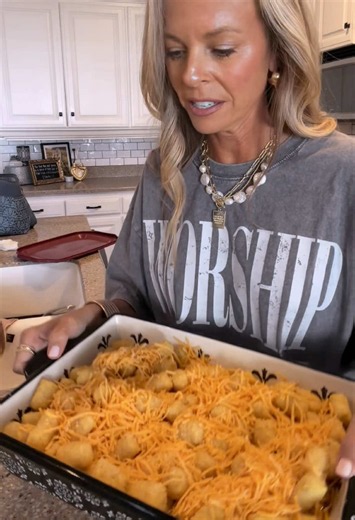 Tater Tot Casserole Recipe – Quick, Easy Comfort Dinner