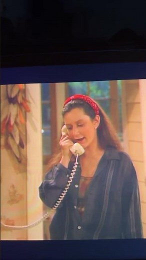 Becky's Phone Call Took a Wild Turn (Roseanne S4 E1)