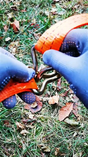 Double the Reach! 🚛 The Pro Way to Interlock Cargo Hooks #shorts