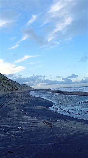 Havørne ved Lodbjerg Fyr 🦅🦅🦅 Så smuk en morgen i oktober kom ud og nyd de gyldne solstråler. En 15 km tur langs havet fra Stenbjerg til Lodbjerg Fyr | Vandring for livet
