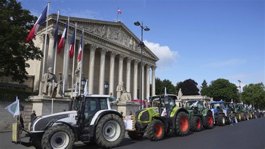 Los agricultores franceses apoyan una polémica ley agrícola