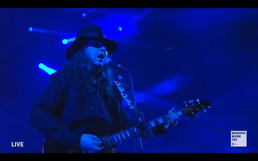 When you lose small mind, you free your life! System Of A Down performing 'Aerials' off their second album Toxicity live at Rock am Ring back in 2017. Swimming through the void We hear the word We lose ourselves But we find it all Happy #SystemSunday everyone! #SystemOfADown #SOAD #DaronMalakian #SerjTankian #ShavoOdadjian #JohnDolmayan | Victims Of A Down