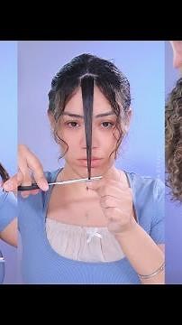 Como eu corto o meu cabelo cacheado sozinha