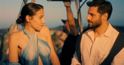 Netflix deelt de trailer van nieuwe romantische komedie 'She Said Maybe' - FilmVandaag.nl