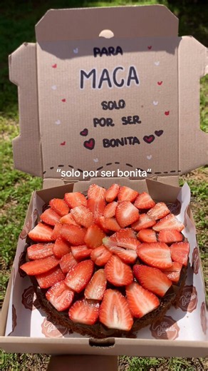 Receta fácil de brownies con fresas — solo por ser bonita