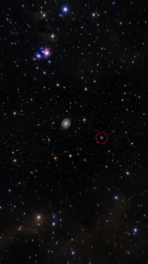 Los científicos detectaron desde esta zona una potente señal de radio que viajó por el espacio durante miles de millones de años antes de llegar hasta nosotros. Lo inquietante es que todavía no saben con certeza qué la produjo. Algunos creen que podría provenir de estrellas de neutrones con campos magnéticos extremos. Otros piensan que podría estar relacionada con fenómenos cósmicos que aún no comprendemos por completo. Lo único seguro es que estas señales son tan intensas que, en una fracción d