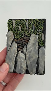 This mosaic is number 70 in my 100 days project. It’s inspired by the patterns of moss growing on tree bark. I still have quite a few more mosaics to make as part of this project if I’m going to reach 100 before my exhibition opens at the end of September. Ive got a busy few weeks ahead! But even if I stopped here I think 70 of these little mosaics would make a good display! I’ll keep making them for now though and see where I get to! This one is made with slate and filati (the green glass piece