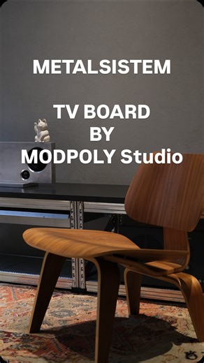 MODPOLY on Instagram: "Metalsistem 從來不是為了定義用途而存在。 從貨架的概念出發已經延伸到居家空間的各個用途 但是！ 當它進入客廳，它也可以是電視櫃； 換個高度、換個層距，它就變成收納牆、影音中心，甚至是展示架。 我們做的不是改裝， 而是把「系統」放回生活裡， 讓家具跟著你的生活一起長大。 #Metalsistem #模組家具 #電視櫃新提案 #DIY生活 #MODPOLY選物"