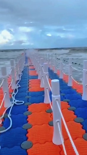 Effortlessly transform your shoreline into a recreational paradise with a plastic floating dock! #floatingdock #dock #waterfront #floating_bridge #floatingjetty