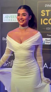 137K views · 1.7K reactions | Beauty pageant vibes with em gloves waala dress浪 Poo arrives for a style and fashion awards red carpet! FOLLOW  Pooja Hegde Fans . #voompla #bollywood #poojahegde #white #dress #beauty | Pooja Hegde Fans | Facebook