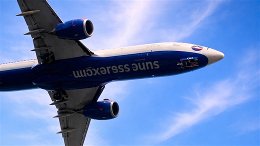 Close views of planes arriving at Manchester