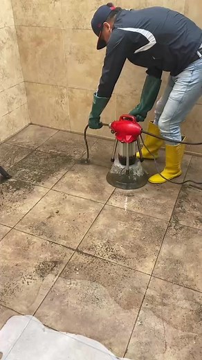 3.9K views · 1.3K reactions | Tiene esté problema? LLÁMENOS 0960600438/0960424581 se lo resolvemos con nuestras herramientas y maquinas industriales "SIN ROMPER".‍♂️ RESOLVEMOS cualquier DESTAPE DE CAJAS, TUBERÍAS, REPARACIÓNES DE BOMBAS DE AGUA, ETC. 100% Confiable y garantizado. | servicioplomeriaguayas | Facebook